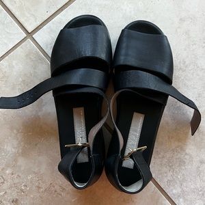 AGL Attilio Giusti Leombruni black sandals
